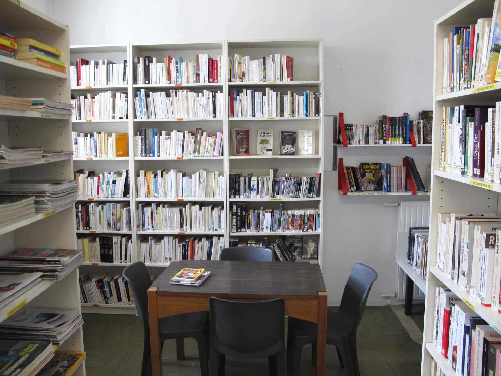 bibliothèque du Centre Pénitentiaire de Fresnes. Association D'ici à là
